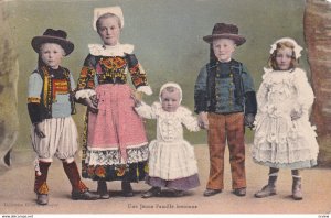 Une Jeune Famille bretonne , France , 00-10s