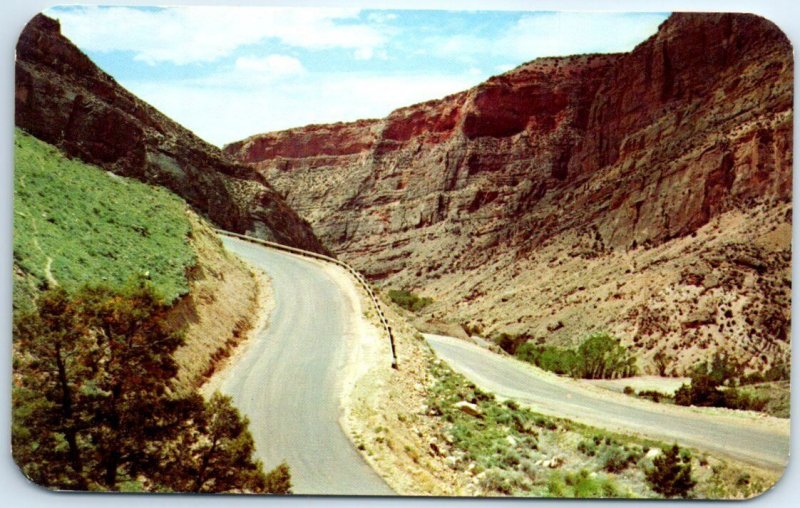 M-68195 Twisting Road in Shell Cañon on Highway US 14 Wyoming