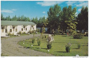 Exterior View, Courtyard of the Maple Leaf Motel Cabins & Restaurant, Near Sa...