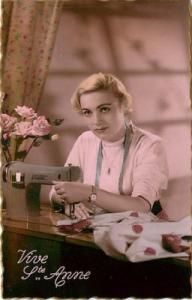 CIRCA 1930'S-SEWING MACHINE-TINTED PHOTO-WOMAN-T93169