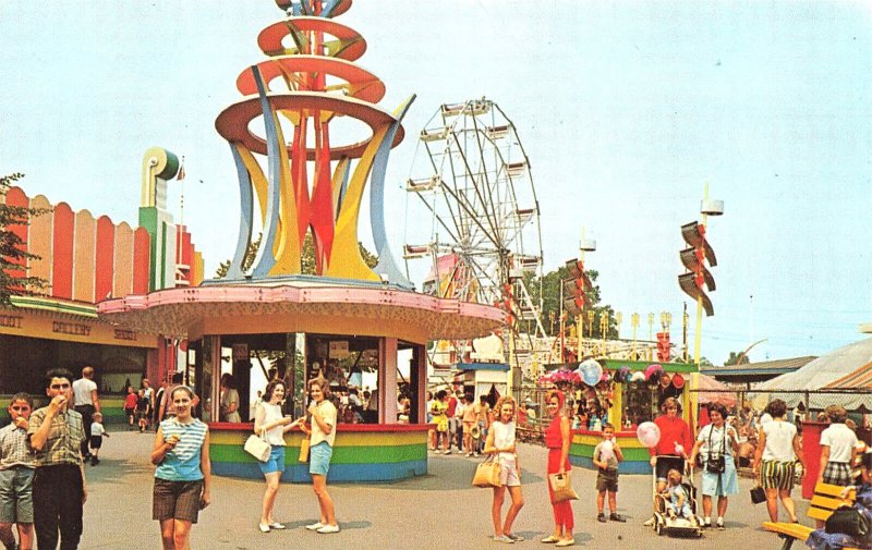 Palisades Park NJ Amusement Park Midway Scene Postcard 