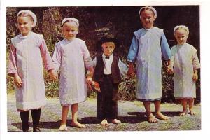 Group of Amish Children, Ontario, Photo Vincent Tortora