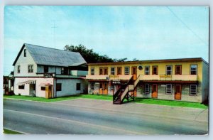 Virginia Minnesota Postcard Andy Double Decker Motel Building Roadside View 1960