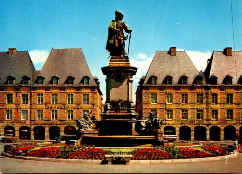 France Charleville Meziers La Statue de Charles de Gonzague et la Place Ducale