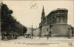 CPA PARIS 13e - Place Jeanne d'Arc et l'Eglise Notre-Dame (56254)