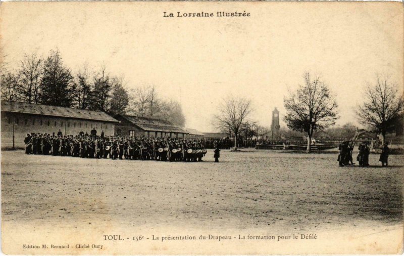 CPA Militaire Toul - 156e - La Présentation du Drapeau (90406)