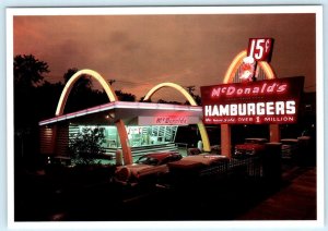 DES PLAINES, Illinois IL ~ Cool Cars McDONALD'S MUSEUM Neon 1995 ~4x6 Postcard