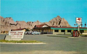 South Dakota Cedar Pass Lodge Badlands Rushmore Teich Postcard autos 21-14106