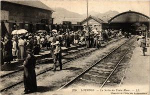CPA LOURDES - La Sortie du Train Blanc (279517)