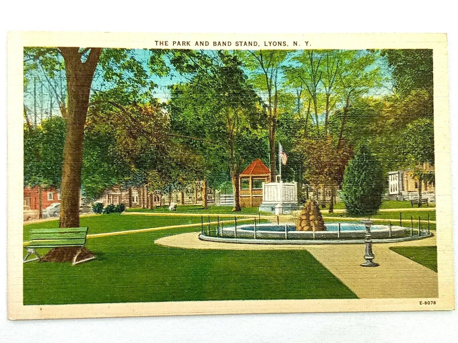 Vintage Postcard 1930's The Park & Band Stand Lyons NY New York WM