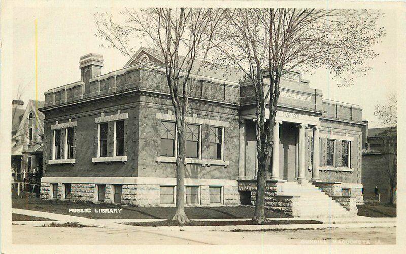 C-1910 Public Library Maquoketa Iowa Postcard 214