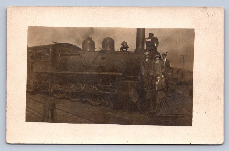 J99/ Interesting RPPC Postcard c1910 Steam Railroad Locomotive Men 151