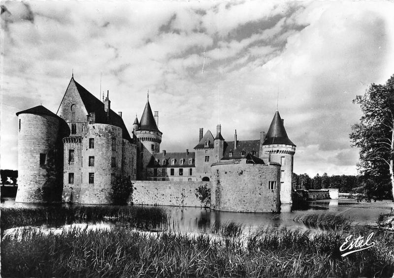 BR7749 Le Chateau de Sully sur Loire La facade sud ouest   france