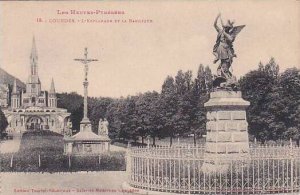 France Lourdes L'Esplanade et la Basilique