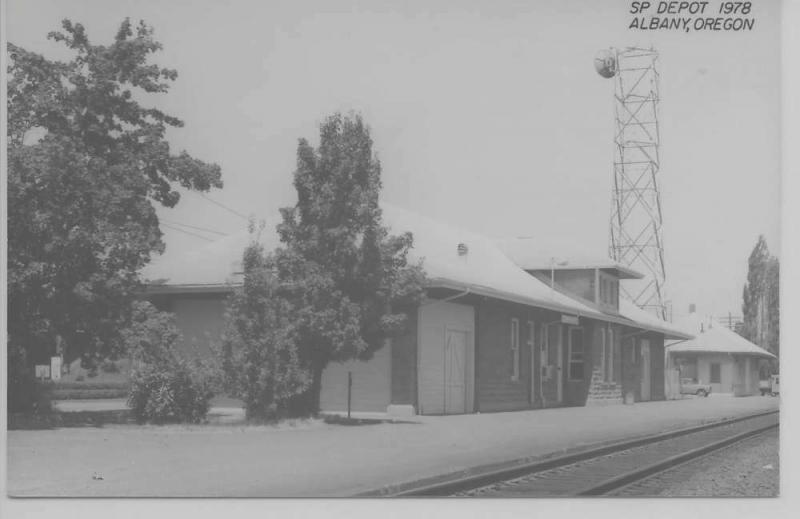 Albany Oregon 1978 Southern Pacific train depot real photo pc Z10985