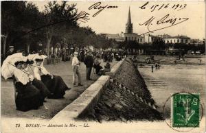 CPA ROYAN - Admirant la Mer (481074)