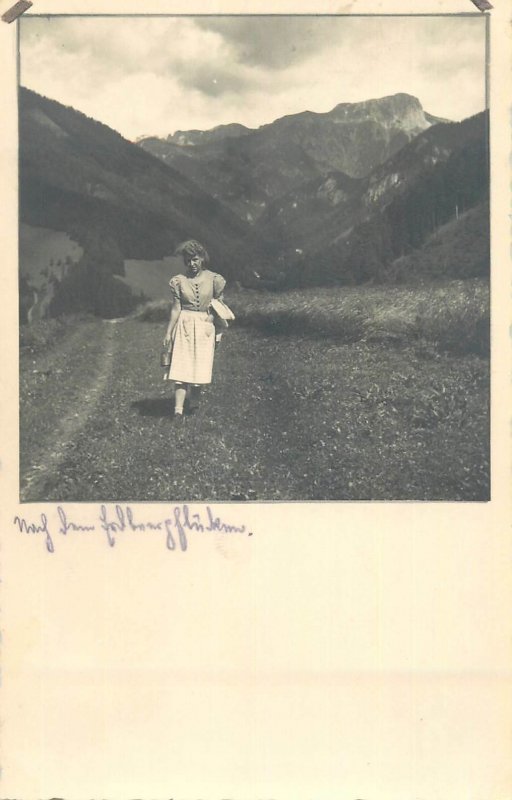 Postkarte young girl in field vintage clothing photo