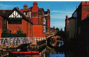 Berkshire Postcard - The Bridges - Newbury    ZZ2798