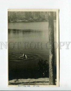 3076055 RUSSIA Man in Water BLACK LAKE Old REAL PHOTO