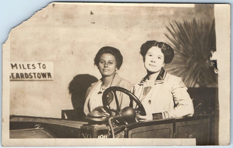 1911 Beardstown, IL RPPC Cute Young Ladies Real Photo Car Portrait Postcard A78