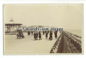 aj0237 - Bandstand on Parade , Clacton , Essex - postcard