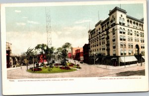 Postcard MI Detroit - Washington Boulevard and Hotel Cadillac