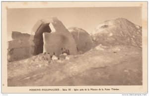 Eskimo Indians , Canada , 1910s : Iglou pres de la Mission de la Petit Therese