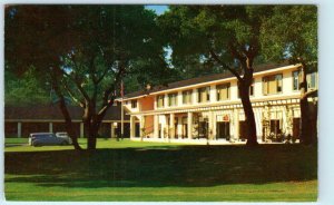 PEBBLE BEACH, CA  Roadside DEL MONTE LODGE Browse About Shops c1950s Postcard