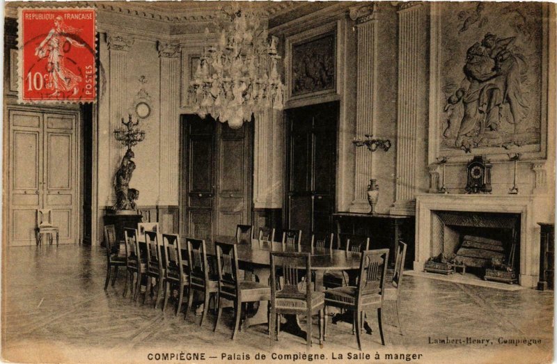 CPA Compiegne- Le Palais, La Salle a manger FRANCE (1009137)