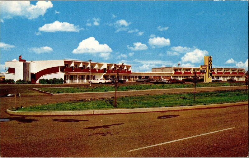 Golden West Motor Hotel Regina Saskatchewan Vintage Postcard R19