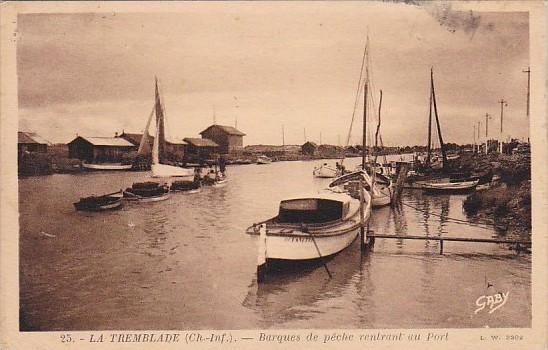 France La Tremblade Barques de peche rentrant au Port