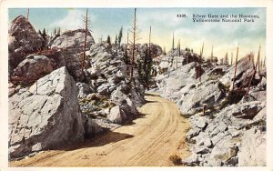 Silver gate and the hoodoos Yellowstone National Park, USA National Parks Unu...