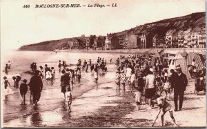 France Boulogne-sur-Mer La Plage Vintage Postcard C167