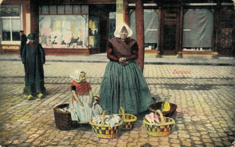 Netherlands Zeeland Traditional Costume Vintage Postcard 07.56