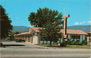 Chinook Motel Kelowna BC Glenmore St. John Rita Campbell UNUSED Postcard D89