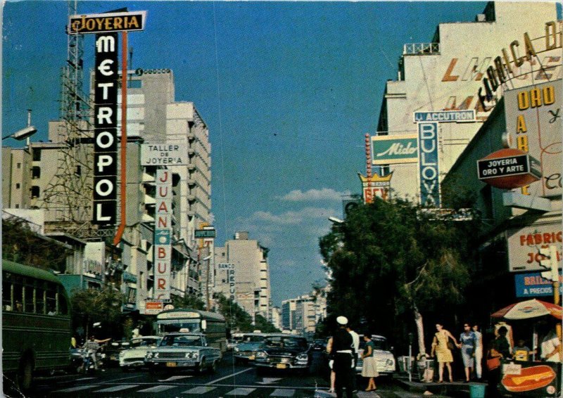 VINTAGE CONTINENTAL SIZE POSTCARD STREET SCENE TRAFFIC CARACAS VENEZUELA 1972