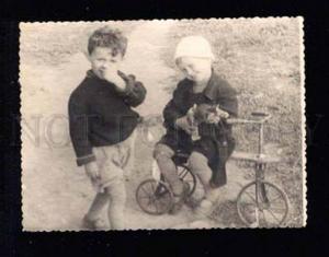 3032509 KIDS & KITTEN on BICYCLE. Old REAL PHOTO