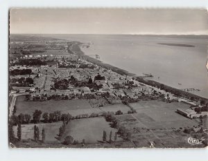 Postcard Vue panoramique aérienne, Pauillac, France