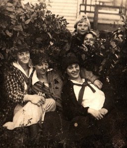 c1920 RAMBUNCTIOUS GROUP OF YOUNG GIRLS LADIES PHOTO CYKO RPPC POSTCARD 43-163