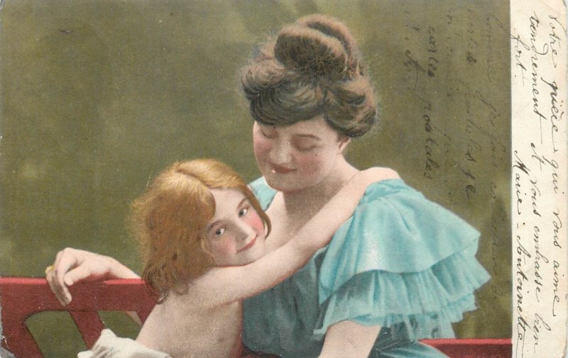 Children portraits & scenes greetings mother and child embrace coiffure