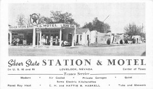 Postcard 1951 Nevada Lovelock Silver State Station Motel Gas pumps 23-12869