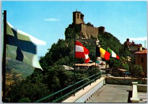 VINTAGE CONTINENTAL SIZE POSTCARD HOLD ON THE MOUNT AT REPUBLIC OF SAN MARINO