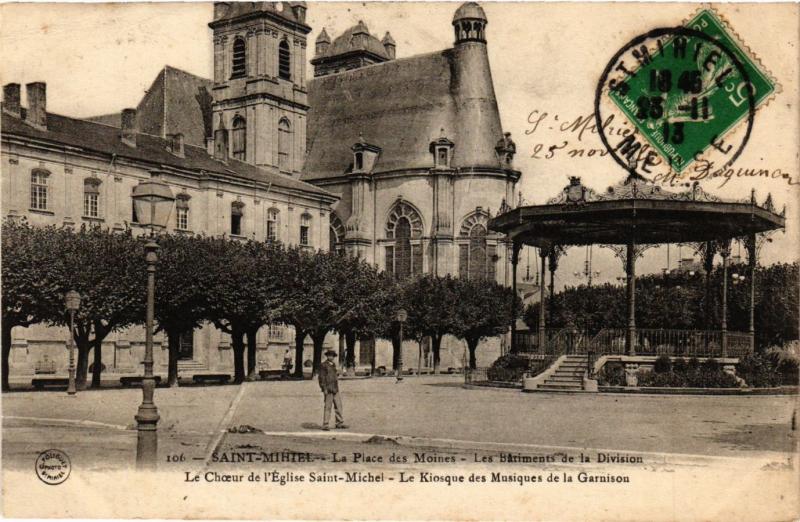 CPA Saint-Mihiel - La Place des Moines - Les Batimets de la Division (254887)