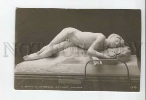 477898 Luxembourg Museum Peynot Pro Patria nude boy sculpture Vintage postcard