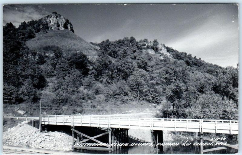 RPPC  PRAIRIE du CHIEN, Wisconsin  WI     MISSISSIPPI RIVER BLUFFS  Postcard