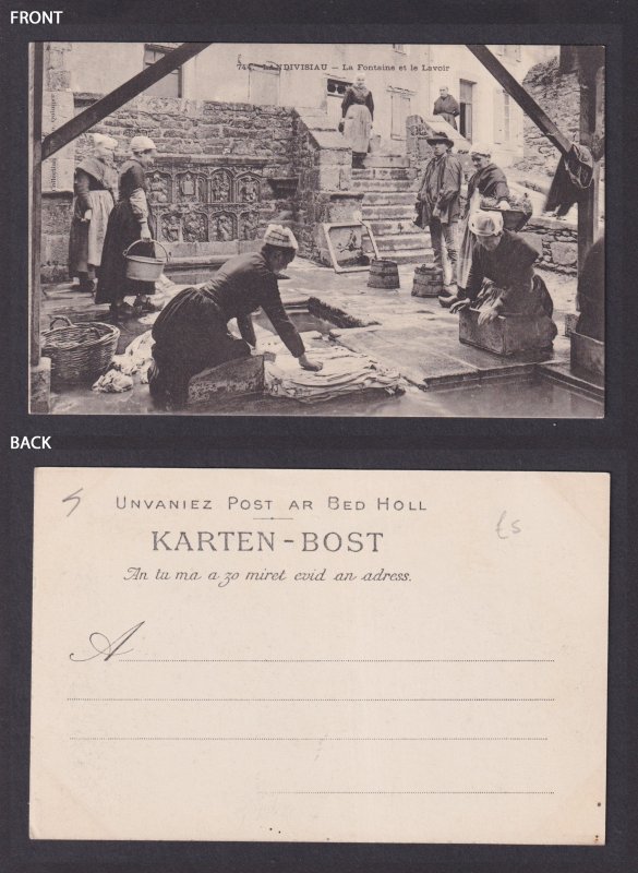Postcard, National costume, France Landivisiau, The Fountain and the Washhouse