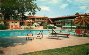 El Patio Motel swimming Pool San Angelo Texas 1950s Hannau Postcard 20-9981