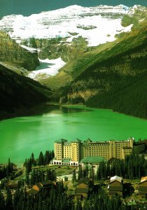 CONTINENTAL SIZE POSTCARD TURQUOISE WATERS OF LAKE LOUISE MOUNT VICTORIA CANADA