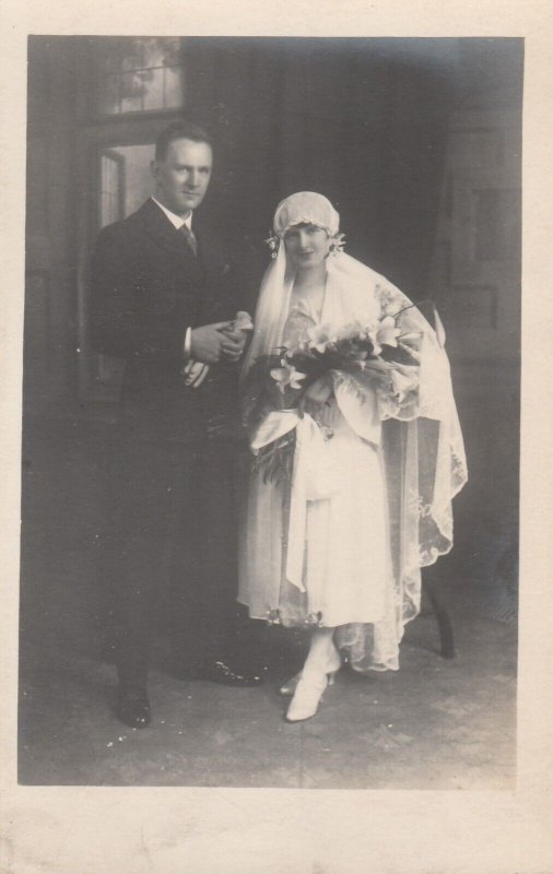 WEDDING, BRIDE AND GROOM - Vintage POSTCARD