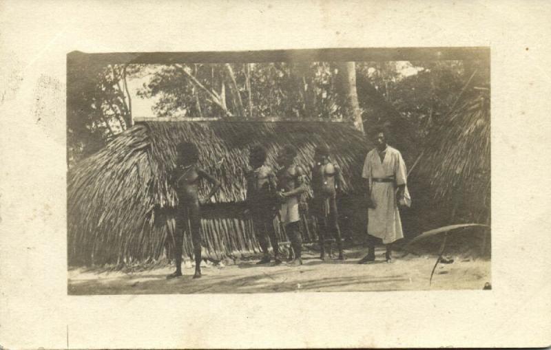 fiji islands, Native Fijian People in Front of their Hut (1910s) RPPC